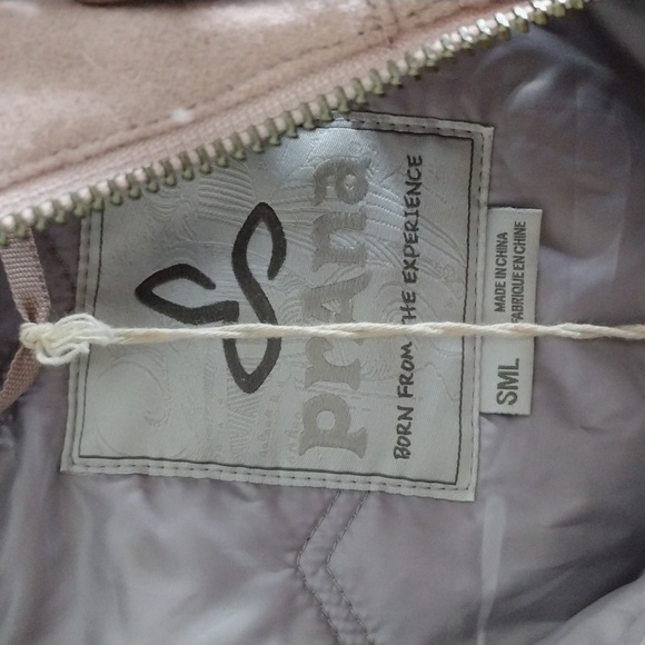 Prana vest with the hood - Picture 3 of 5